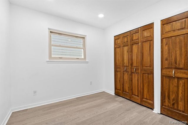 25455 Hanover Street, Dearborn Heights, MI 48125
