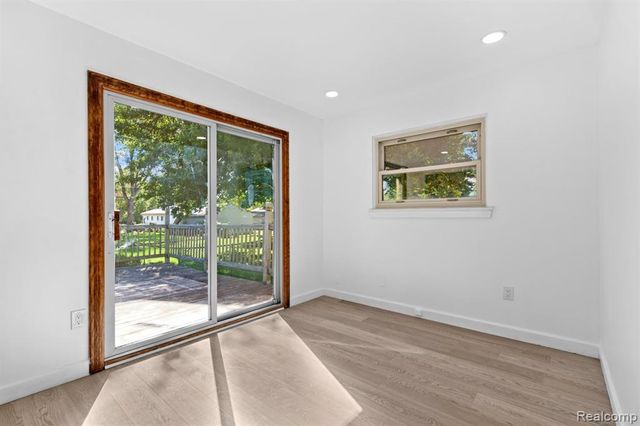 25455 Hanover Street, Dearborn Heights, MI 48125