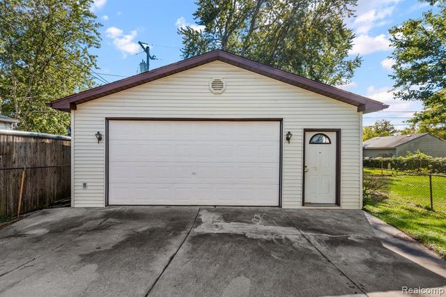 25455 Hanover Street, Dearborn Heights, MI 48125