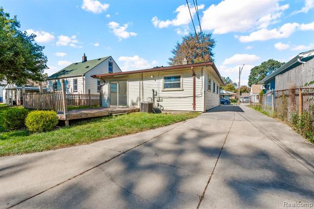 25455 Hanover Street, Dearborn Heights, MI 48125