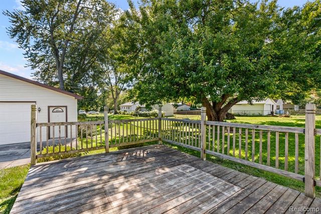 25455 Hanover Street, Dearborn Heights, MI 48125