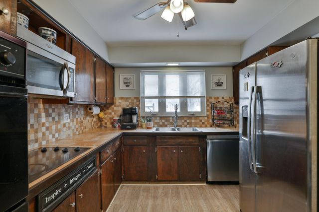 404 Old Village Road, Columbus, OH 43228