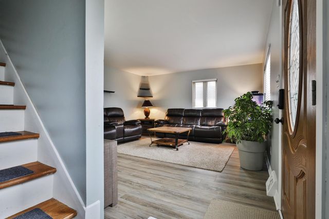 404 Old Village Road, Columbus, OH 43228