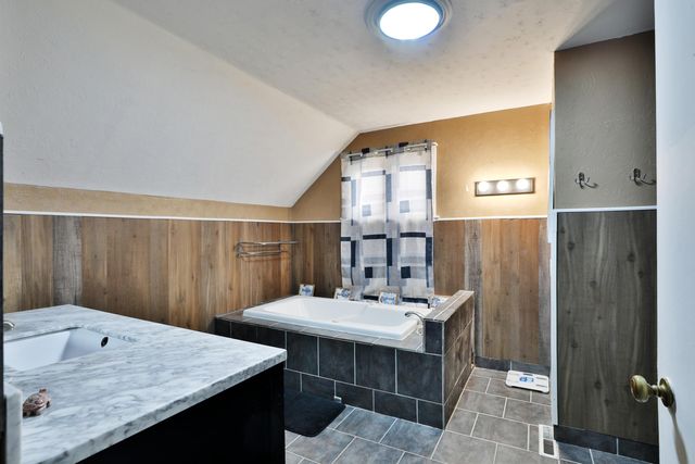 404 Old Village Road, Columbus, OH 43228