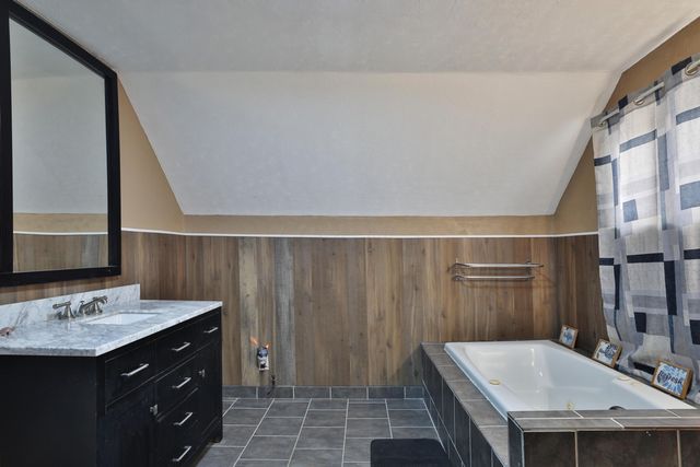 404 Old Village Road, Columbus, OH 43228