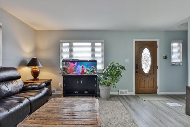 404 Old Village Road, Columbus, OH 43228