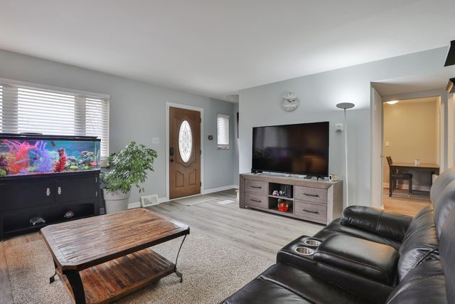 404 Old Village Road, Columbus, OH 43228