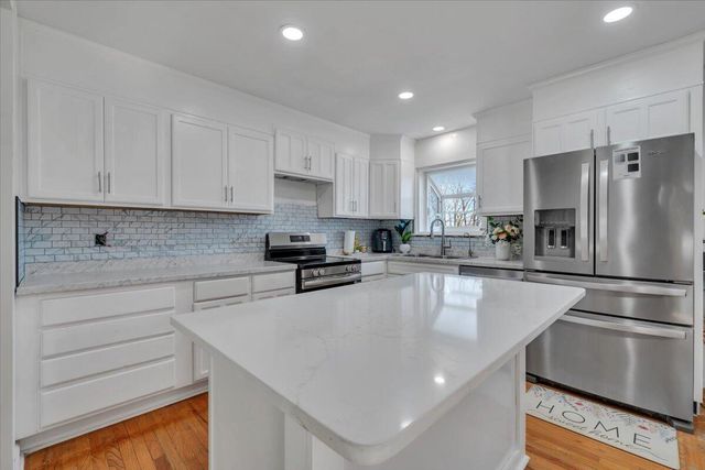 5572 Ambassador DR, Roanoke, VA 24019