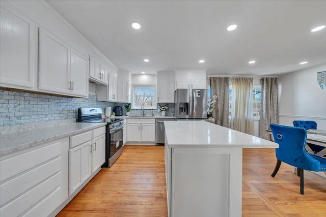 5572 Ambassador DR, Roanoke, VA 24019