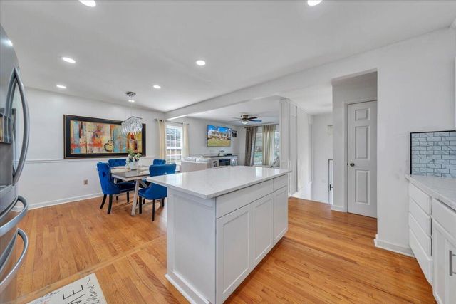 5572 Ambassador DR, Roanoke, VA 24019