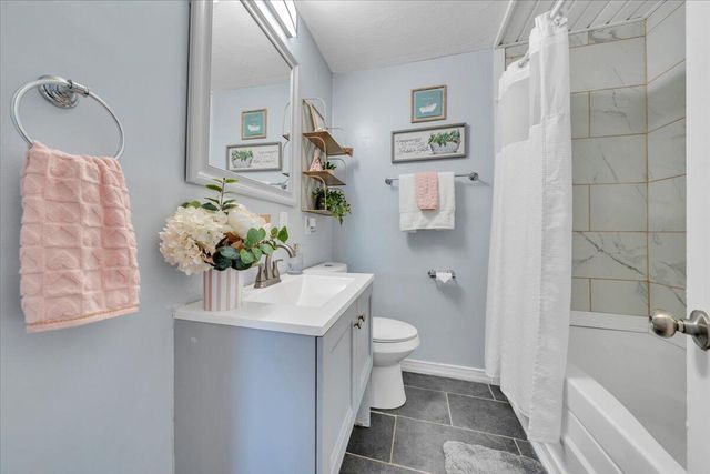 5572 Ambassador DR, Roanoke, VA 24019