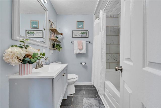 5572 Ambassador DR, Roanoke, VA 24019