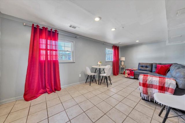 5572 Ambassador DR, Roanoke, VA 24019