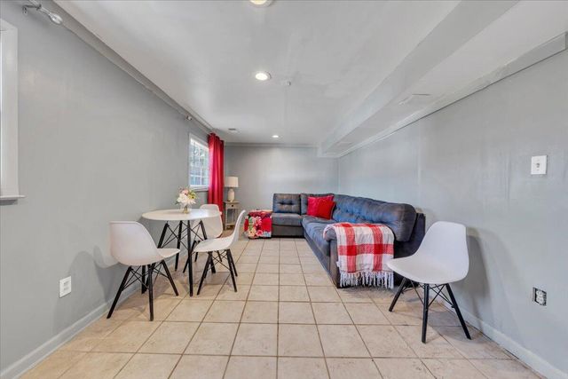 5572 Ambassador DR, Roanoke, VA 24019