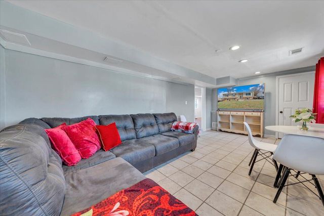 5572 Ambassador DR, Roanoke, VA 24019