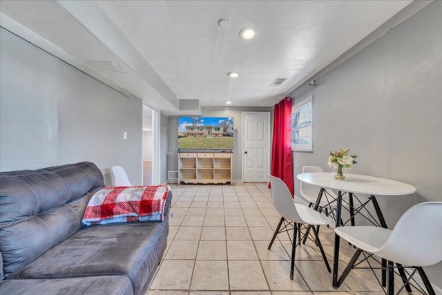 5572 Ambassador DR, Roanoke, VA 24019