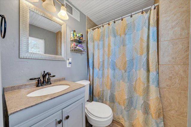 5572 Ambassador DR, Roanoke, VA 24019