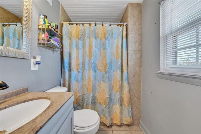 5572 Ambassador DR, Roanoke, VA 24019