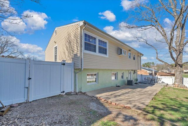 5572 Ambassador DR, Roanoke, VA 24019