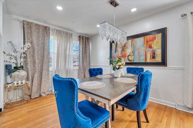 5572 Ambassador DR, Roanoke, VA 24019