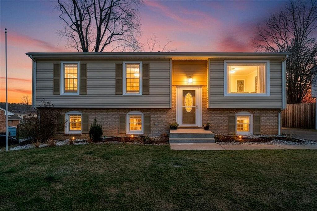 5572 Ambassador DR, Roanoke, VA 24019