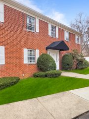 50 Greenhouse Road 33C, Bridgeport, CT 06606