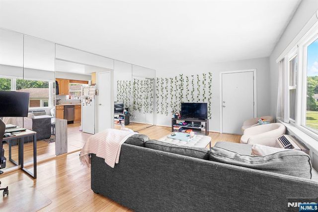 3 Rustic Circle D, Montvale, NJ 07645