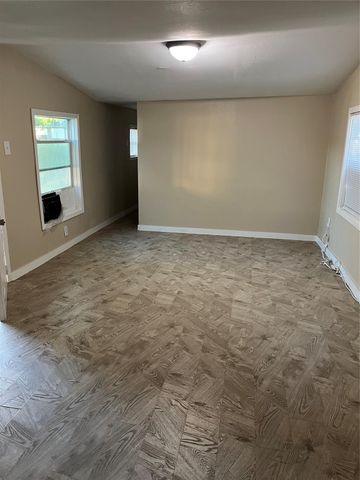 305 7th Street, Rosenberg, TX 77471