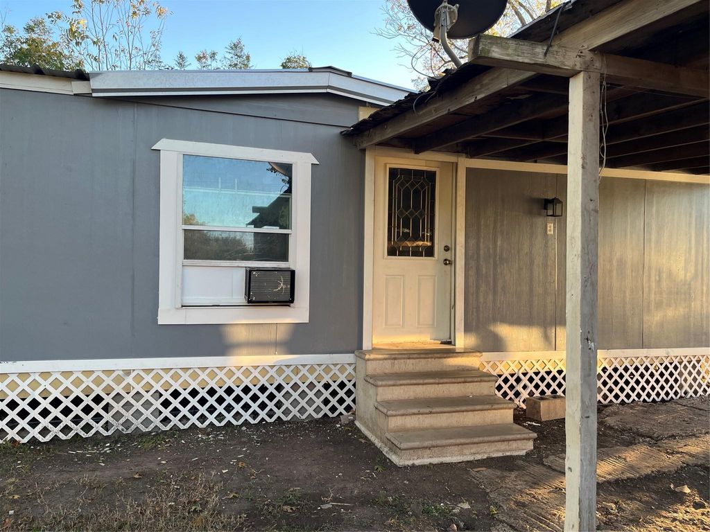 305 7th Street, Rosenberg, TX 77471