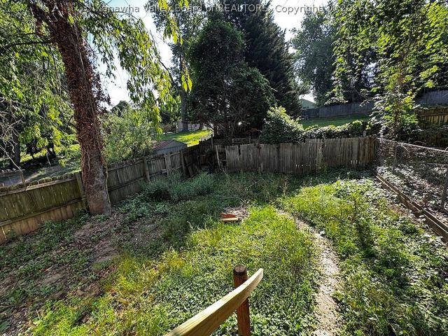 417 Spencer Street, South Charleston, WV 25303