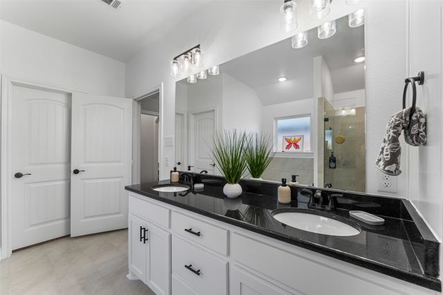 703 Hardaway Drive, Greenville, TX 75402