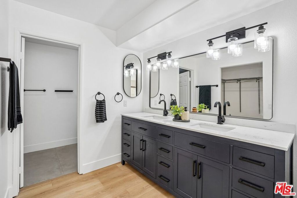 Image 11 of property listing at 4347 Freedom Drive A, Calabasas, CA 91302