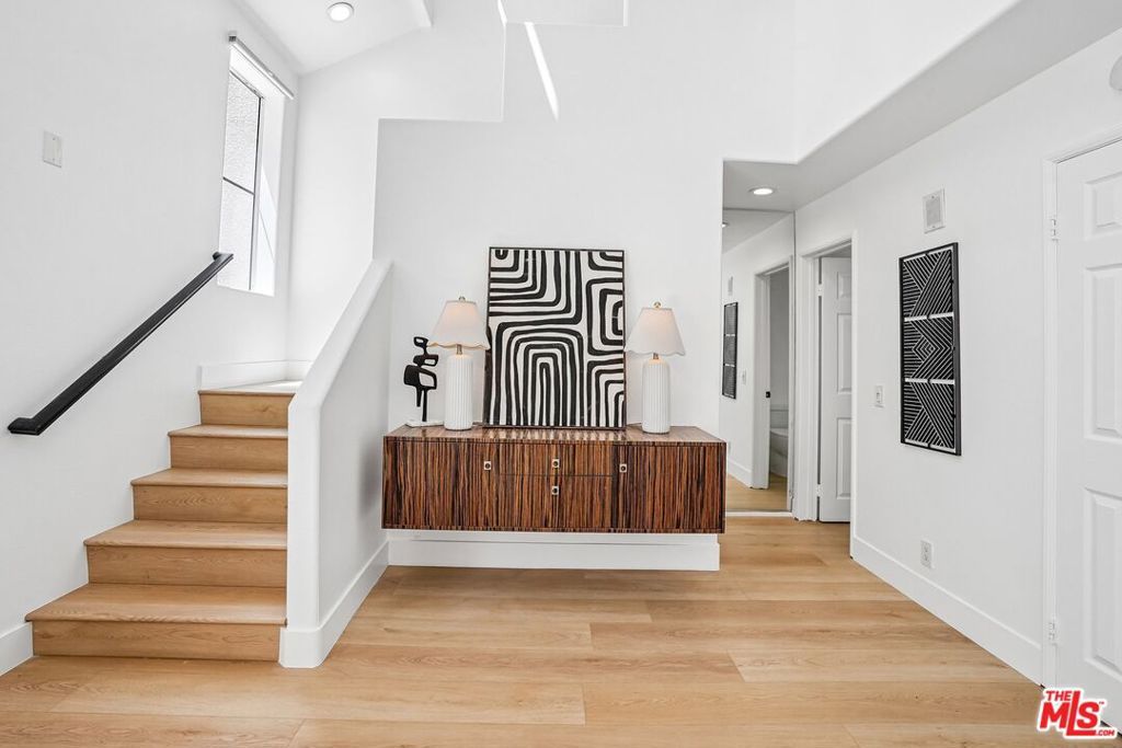 Image 4 of property listing at 4347 Freedom Drive A, Calabasas, CA 91302