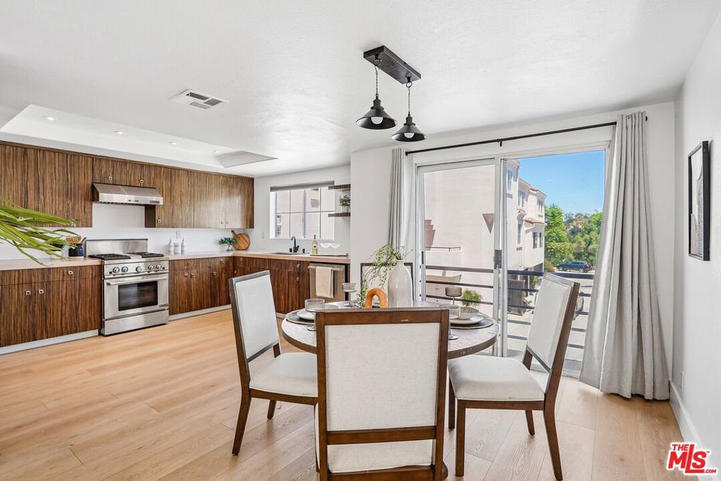Image 5 of property listing at 4347 Freedom Drive A, Calabasas, CA 91302