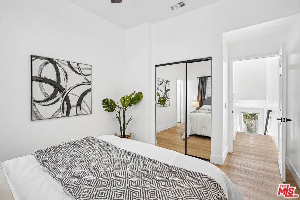 Image 8 of property listing at 4347 Freedom Drive A, Calabasas, CA 91302