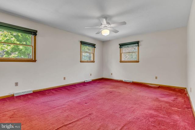 54 LOSHES RUN RD, Duncannon, PA 17020