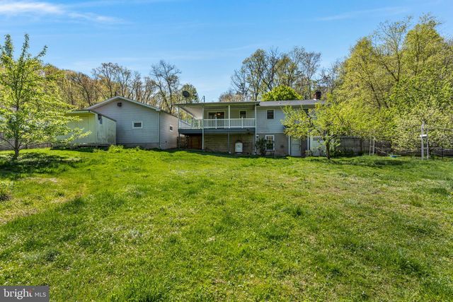 54 LOSHES RUN RD, Duncannon, PA 17020