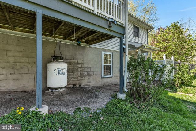 54 LOSHES RUN RD, Duncannon, PA 17020