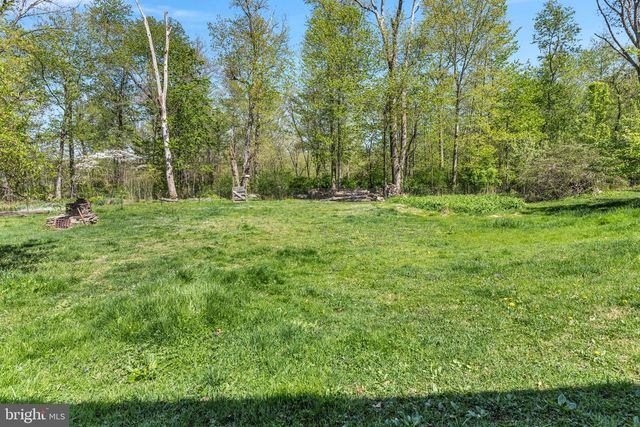 54 LOSHES RUN RD, Duncannon, PA 17020