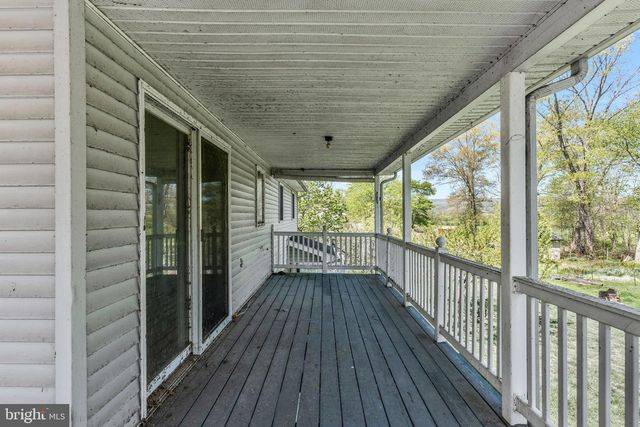 54 LOSHES RUN RD, Duncannon, PA 17020