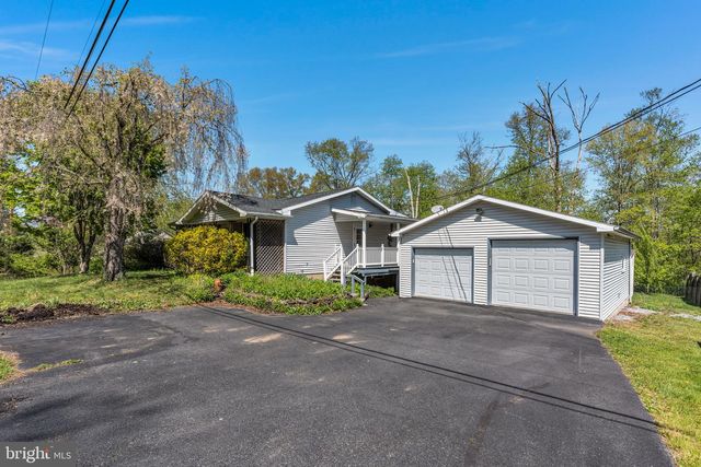 54 LOSHES RUN RD, Duncannon, PA 17020