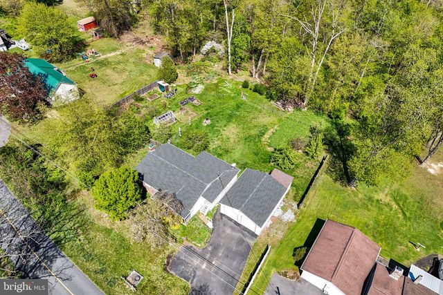 54 LOSHES RUN RD, Duncannon, PA 17020