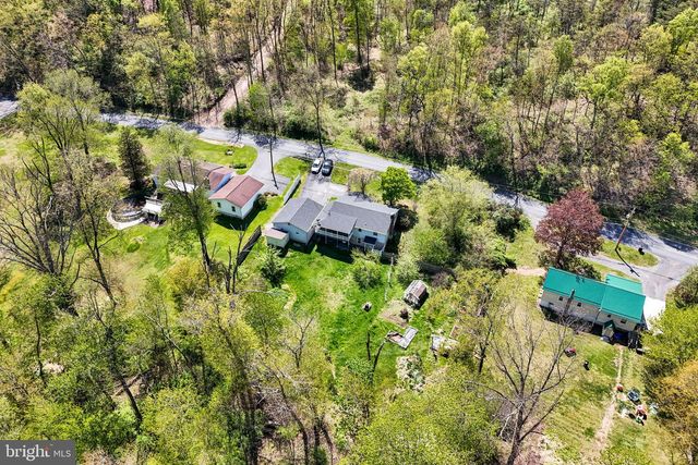 54 LOSHES RUN RD, Duncannon, PA 17020
