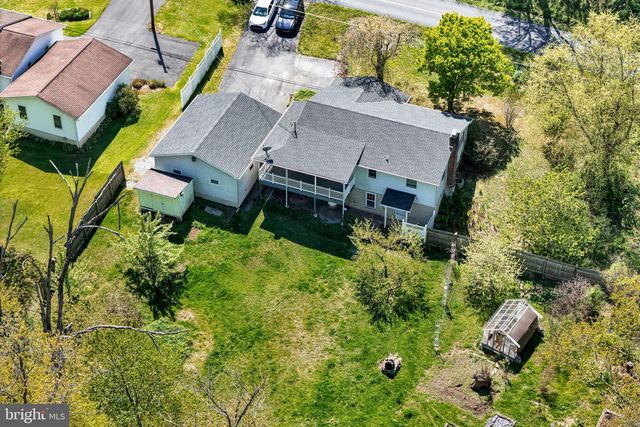 54 LOSHES RUN RD, Duncannon, PA 17020