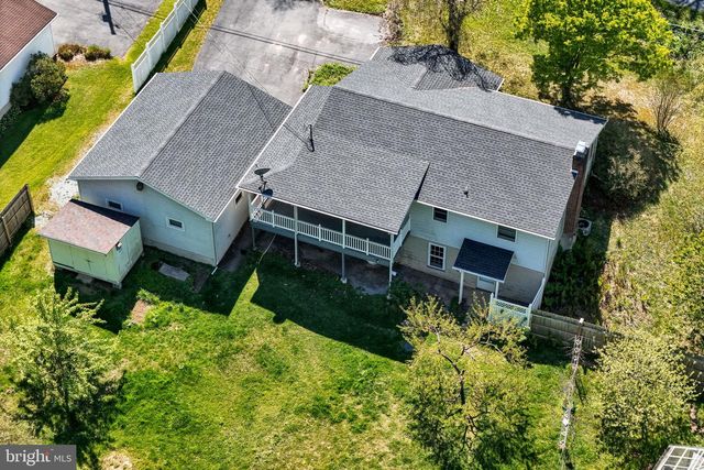 54 LOSHES RUN RD, Duncannon, PA 17020