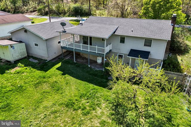 54 LOSHES RUN RD, Duncannon, PA 17020