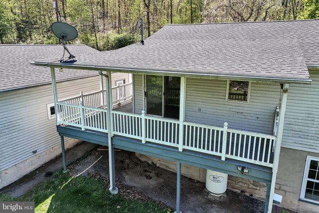 54 LOSHES RUN RD, Duncannon, PA 17020