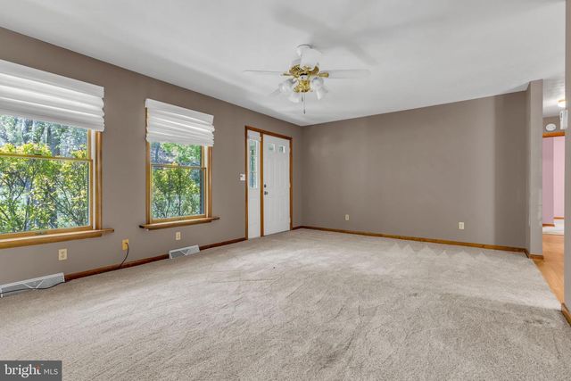 54 LOSHES RUN RD, Duncannon, PA 17020