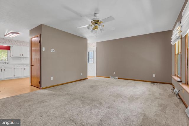 54 LOSHES RUN RD, Duncannon, PA 17020