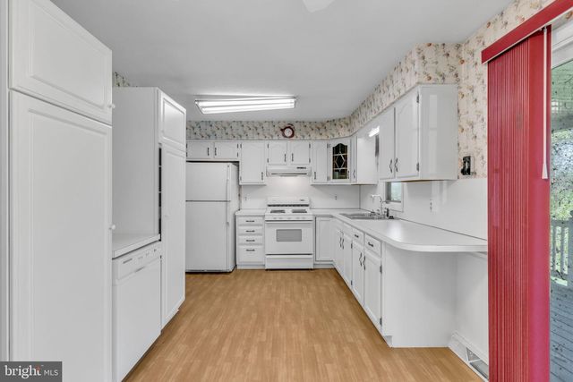 54 LOSHES RUN RD, Duncannon, PA 17020